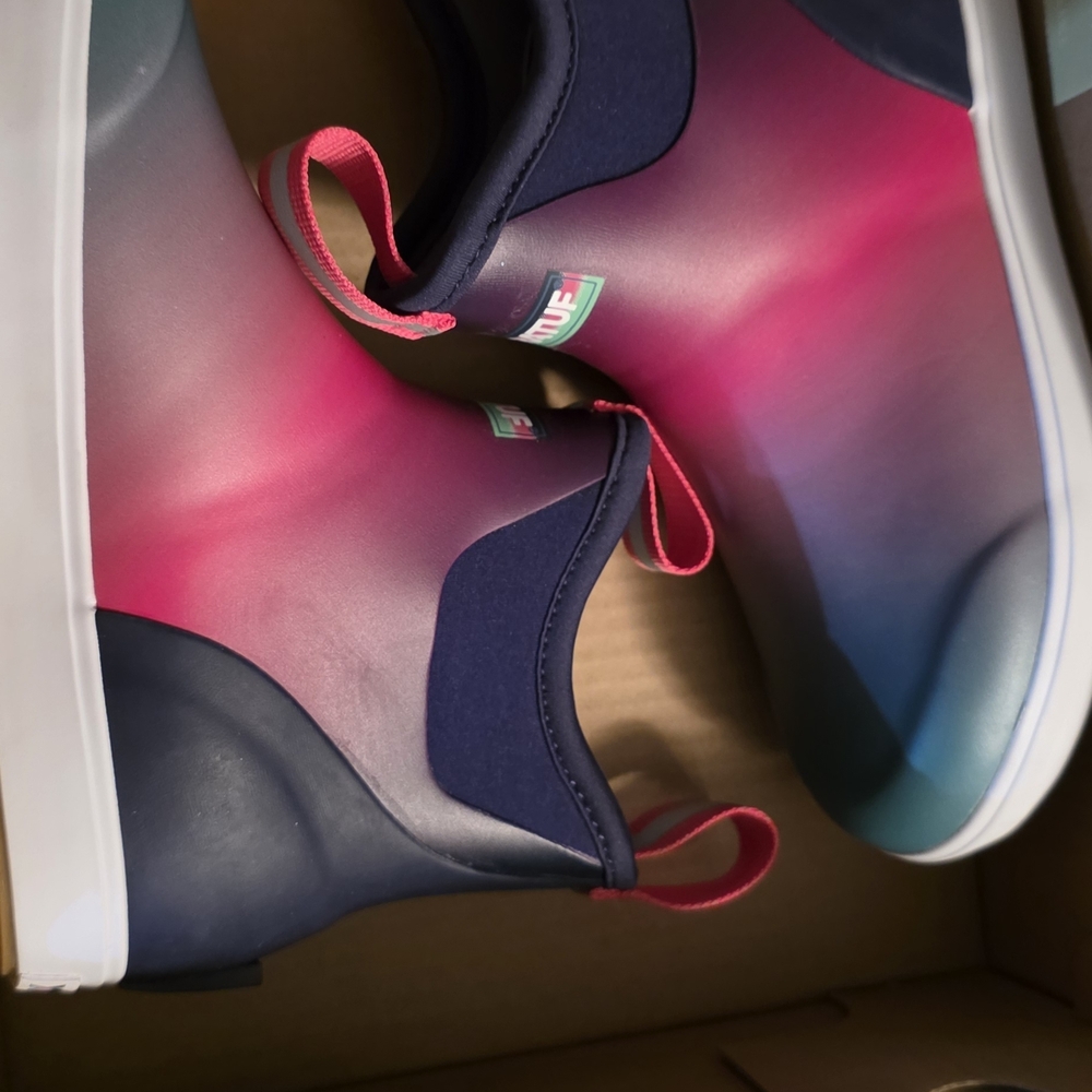 Vibrant Women's Shoes- Xtra Tuf
